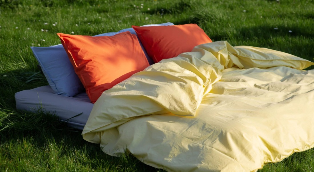 Beddengoed in het gras