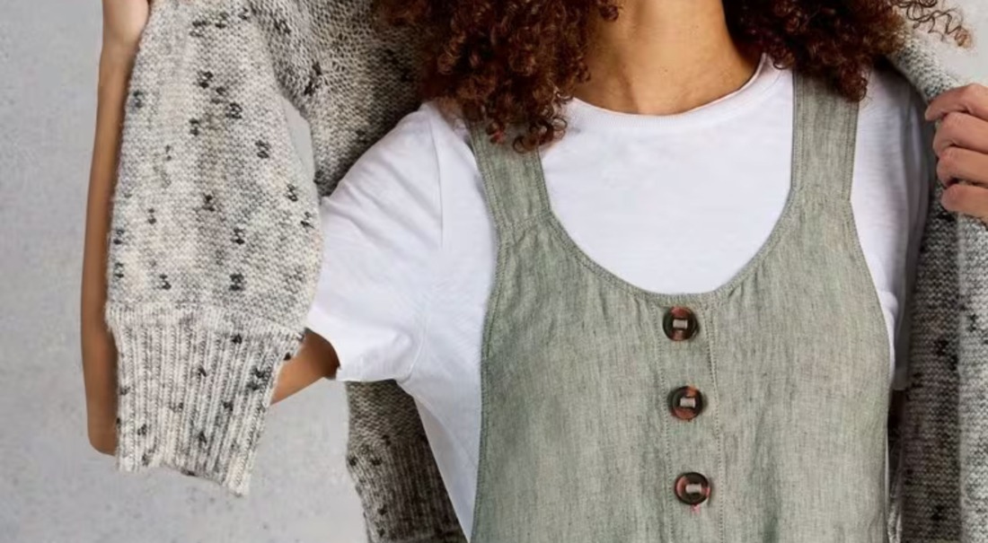 model in jumpsuit met vest - La Vie en Rose