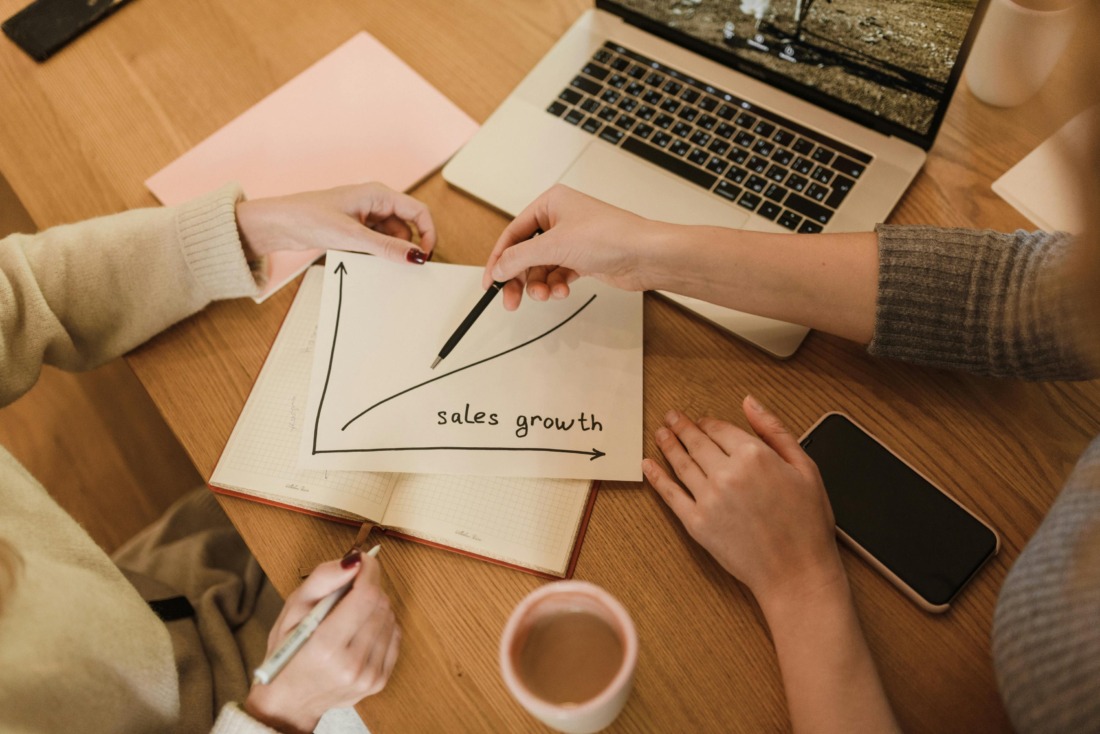 sales growth uitgetekend op papier